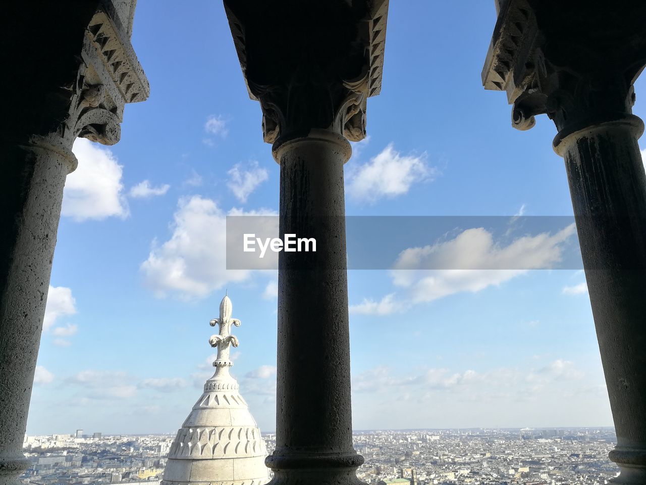 LOW ANGLE VIEW OF BUILDINGS AGAINST SKY