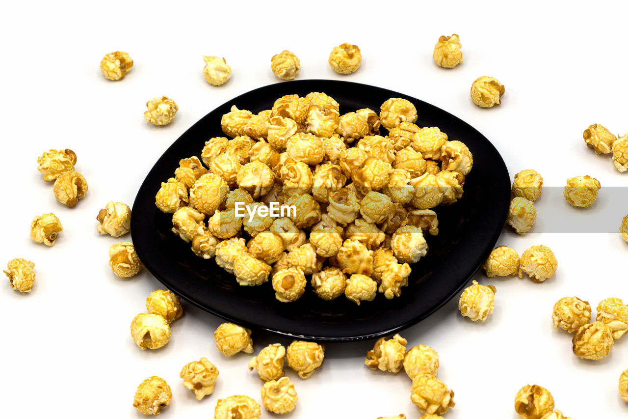 HIGH ANGLE VIEW OF BREAKFAST IN BOWL