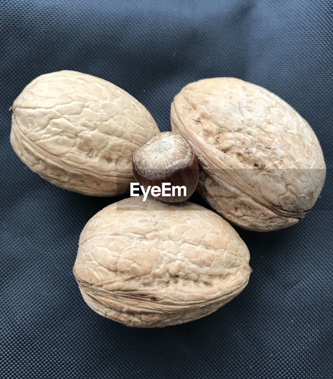 HIGH ANGLE VIEW OF BREAD IN CONTAINER