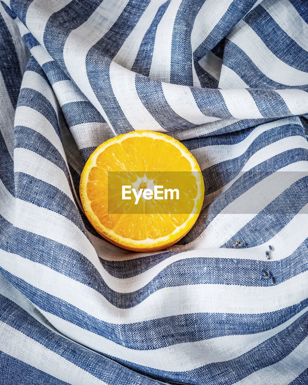 Fresh ripe orange is the best meal before going to bed for weight loss, for a good wake-up