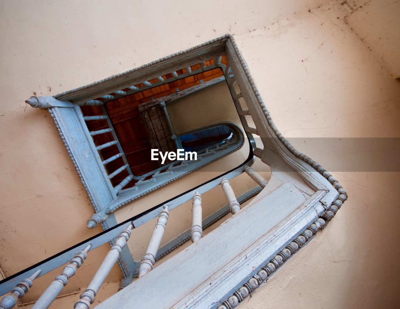 DIRECTLY BELOW SHOT OF BUILDING