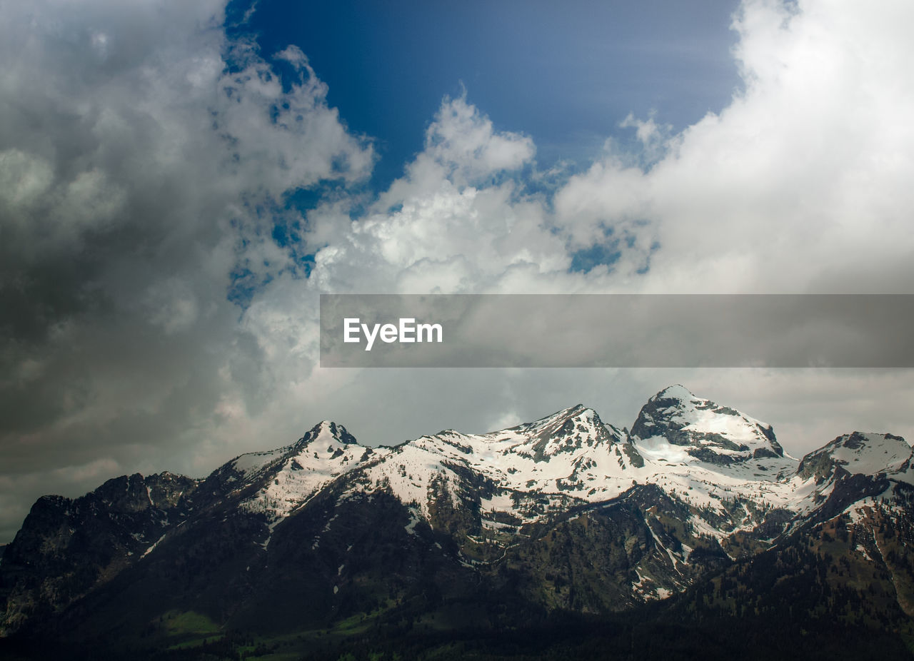 PANORAMIC VIEW OF SNOWCAPPED MOUNTAINS AGAINST SKY