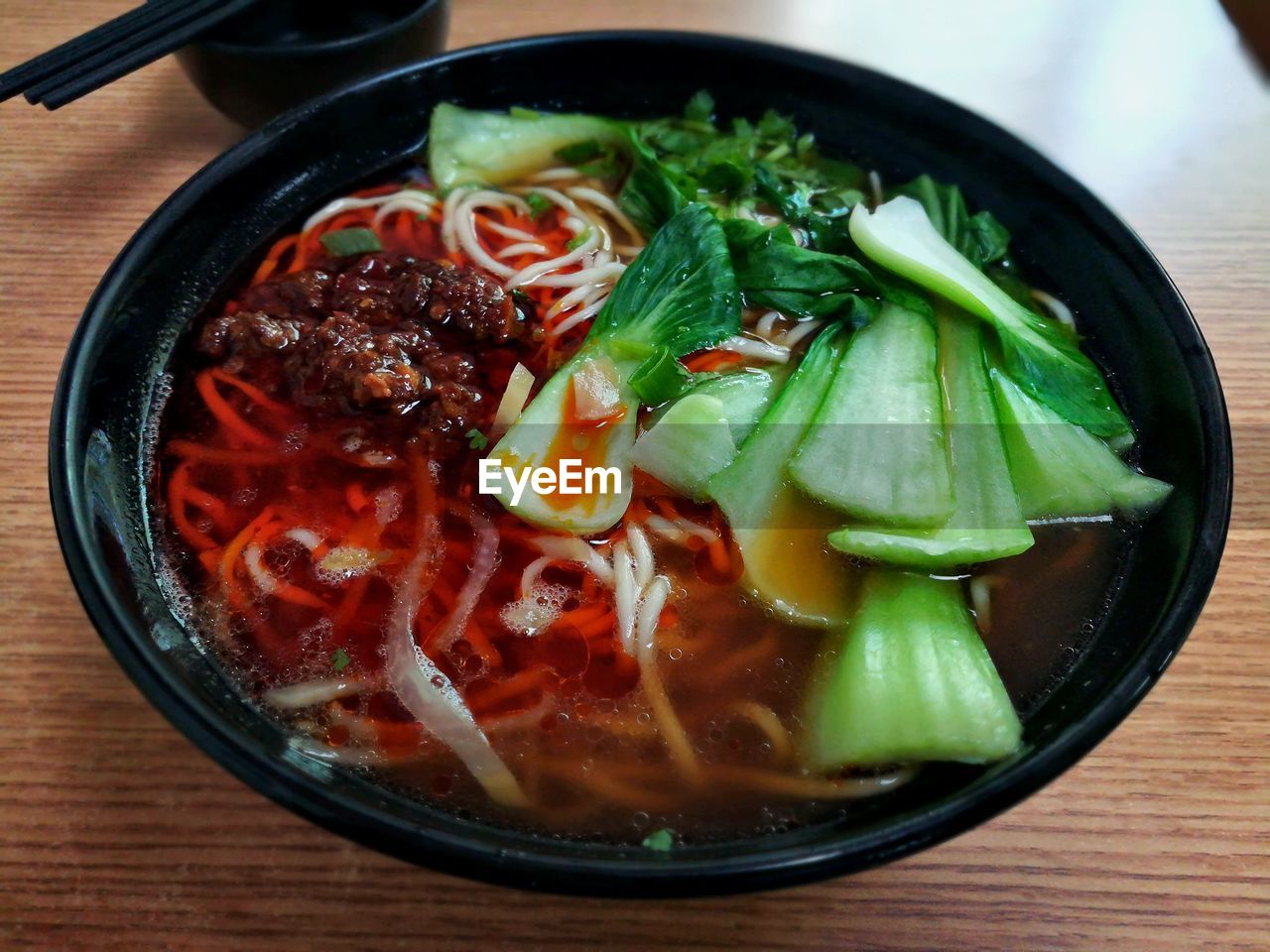 HIGH ANGLE VIEW OF SOUP IN BOWL