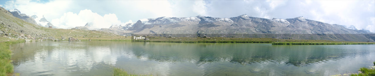 Panoramic view of lake and mountains against sky