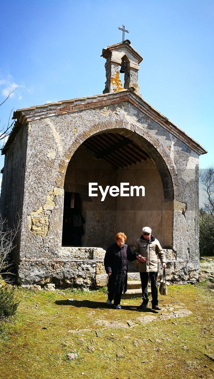 PEOPLE AT TEMPLE OUTSIDE BUILDING