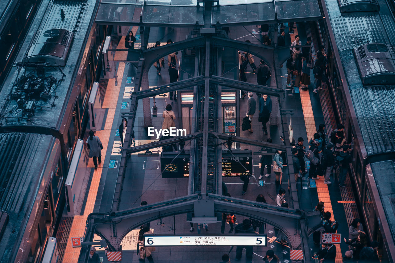 LOW ANGLE VIEW OF BRIDGE IN CITY