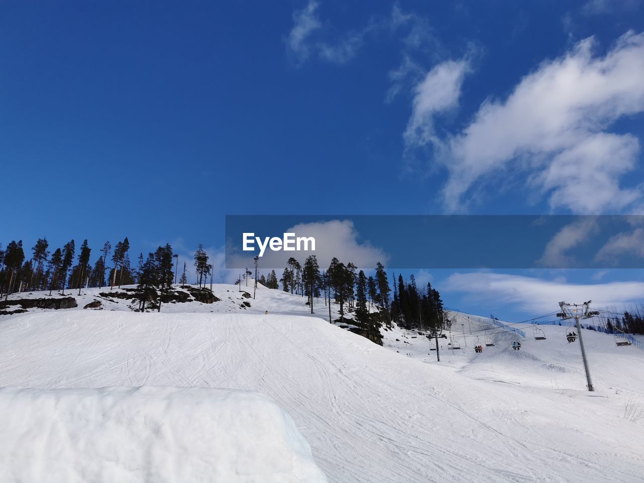 SNOW COVERED MOUNTAIN AGAINST BLUE SKY