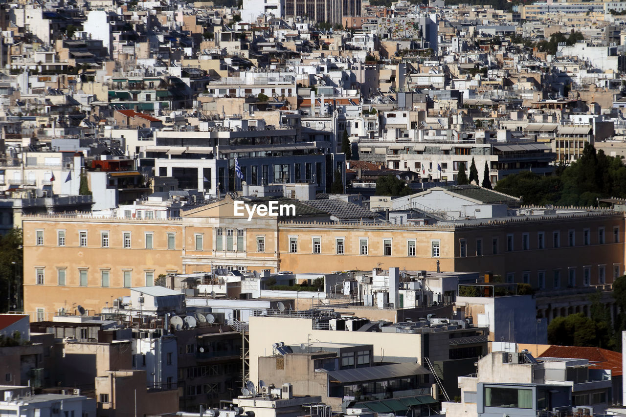 HIGH ANGLE VIEW OF BUILDINGS IN TOWN