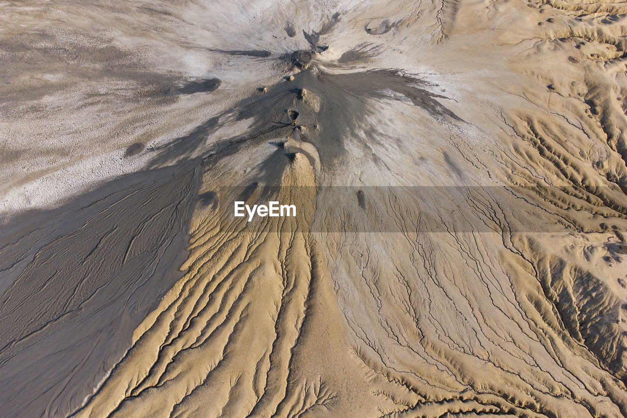 HIGH ANGLE VIEW OF SAND DUNE ON DESERT