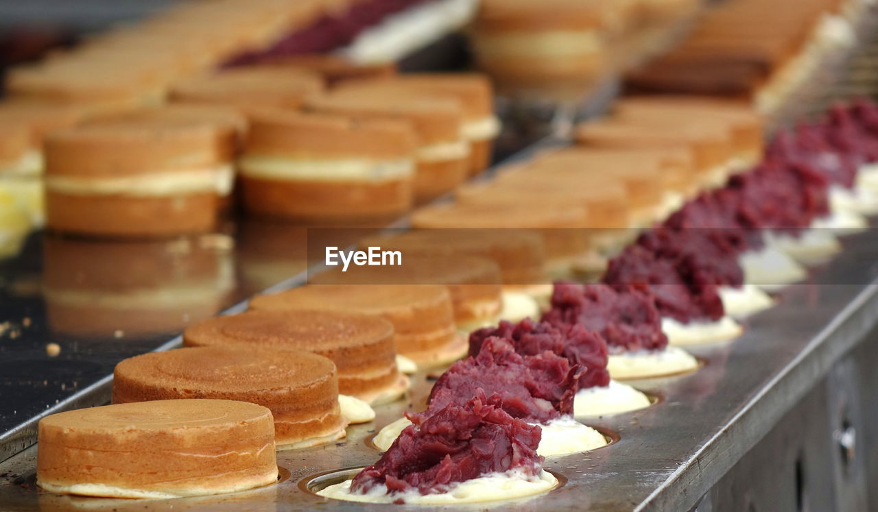 CLOSE-UP OF CHOCOLATE CAKE IN ROW