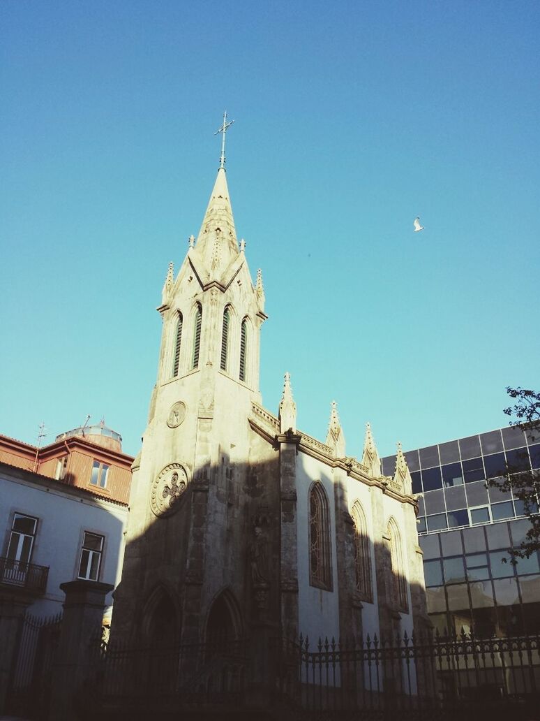 LOW ANGLE VIEW OF BUILT STRUCTURE AGAINST CLEAR BLUE SKY