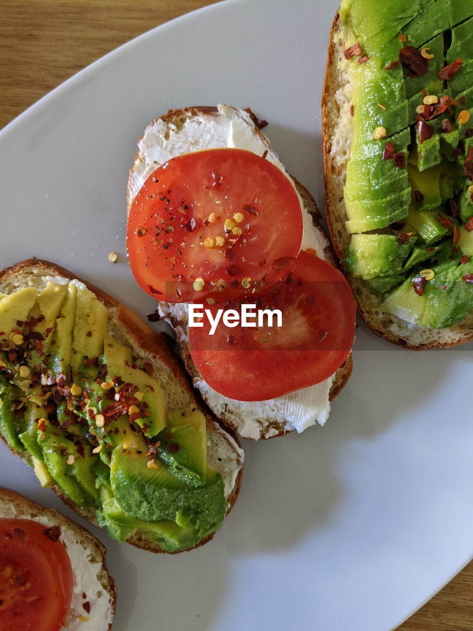 HIGH ANGLE VIEW OF BREAKFAST IN PLATE