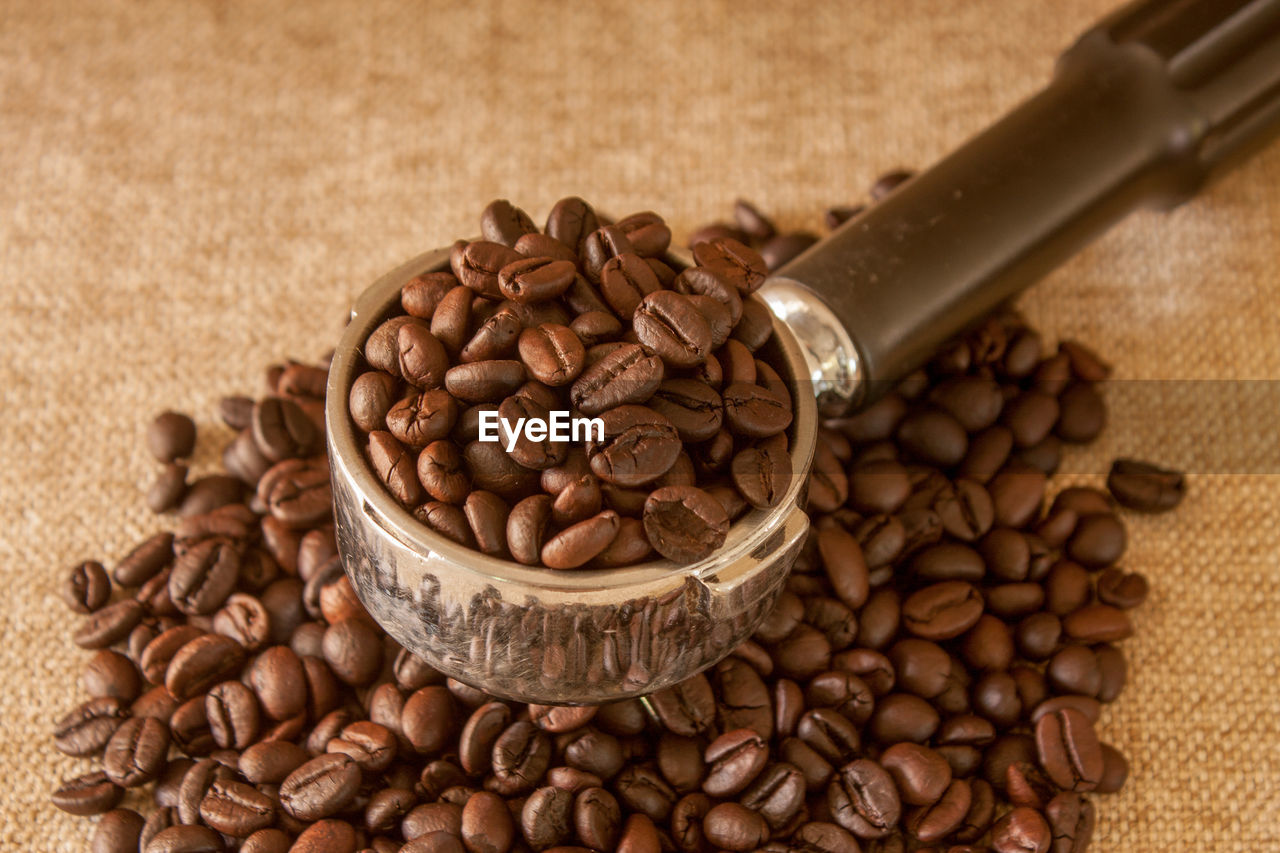 food and drink, roasted coffee bean, coffee, brown, food, drink, cup, close-up, freshness, still life, indoors, no people, coffee cup, coffee crop, wood, large group of objects, table, scented, refreshment, produce, roasted