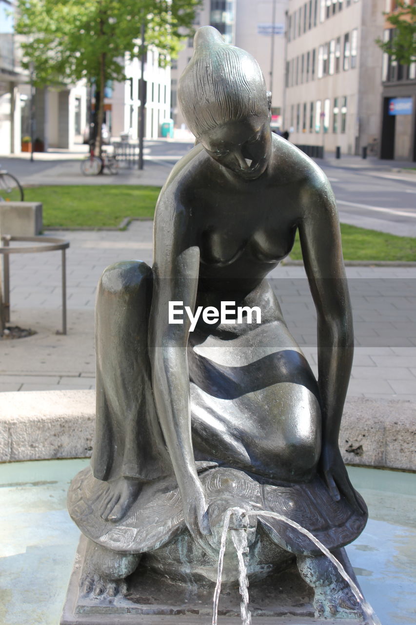 STATUE OF CITY