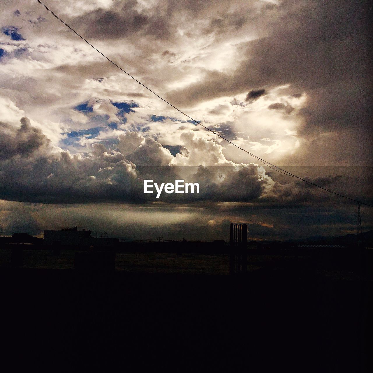 SCENIC VIEW OF LANDSCAPE AGAINST CLOUDY SKY AT SUNSET