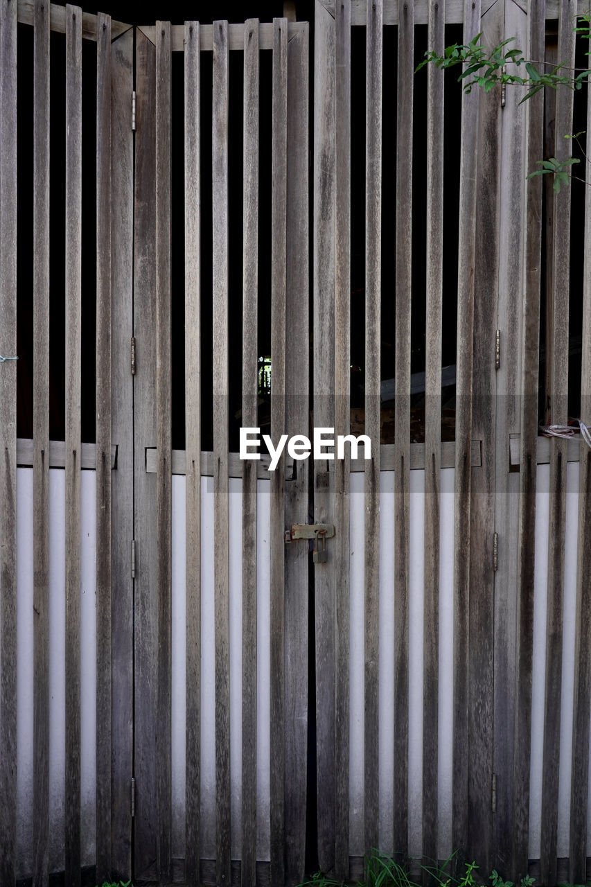 METAL FENCE AGAINST BUILDING