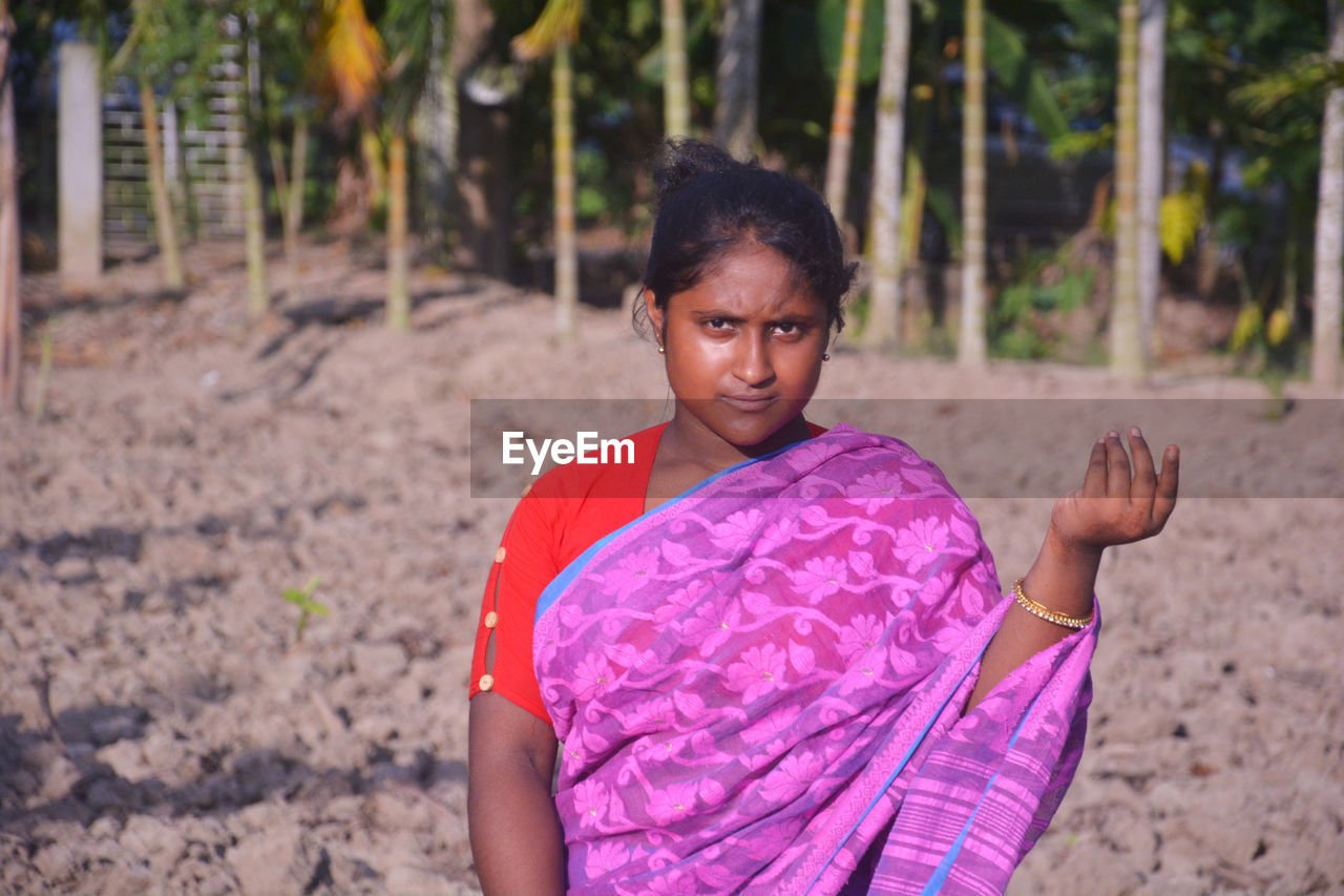 PORTRAIT OF A SMILING WOMAN ON LAND