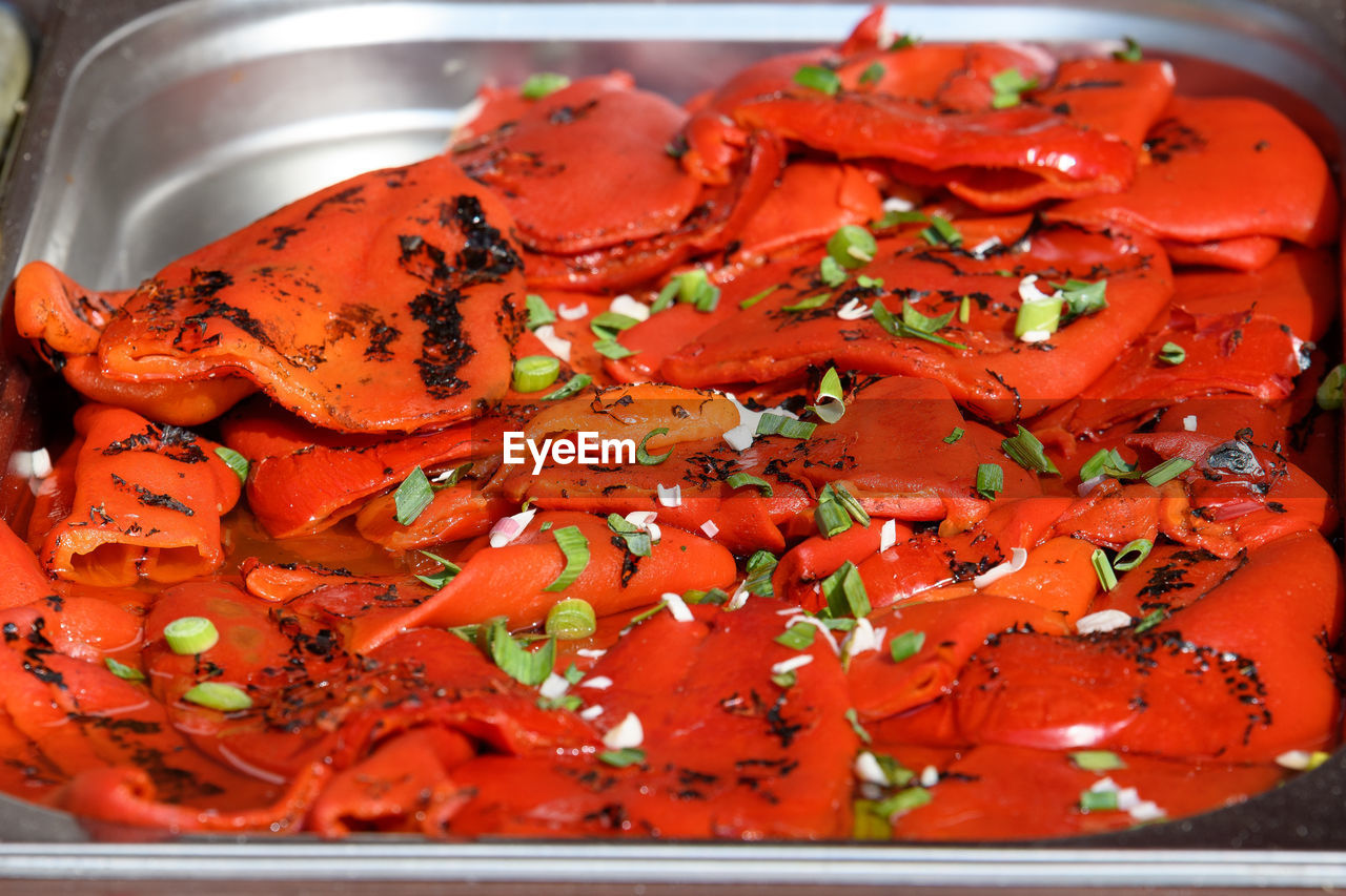 HIGH ANGLE VIEW OF RED CHILI PEPPER ON PLATE