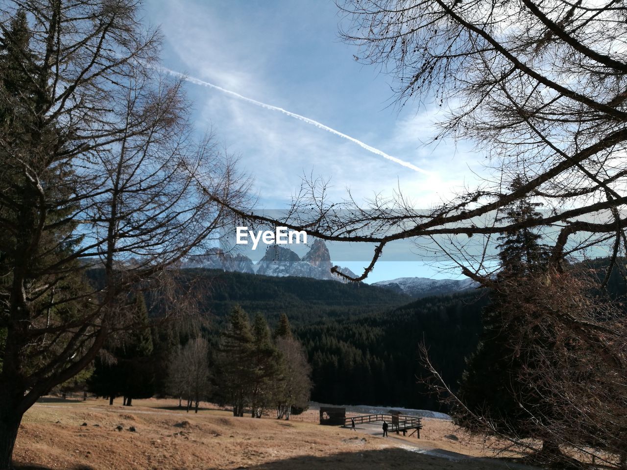 SCENIC VIEW OF VAPOR TRAIL AGAINST SKY