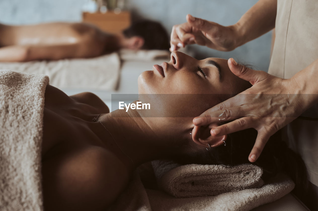 MIDSECTION OF WOMAN LYING DOWN ON FLOOR