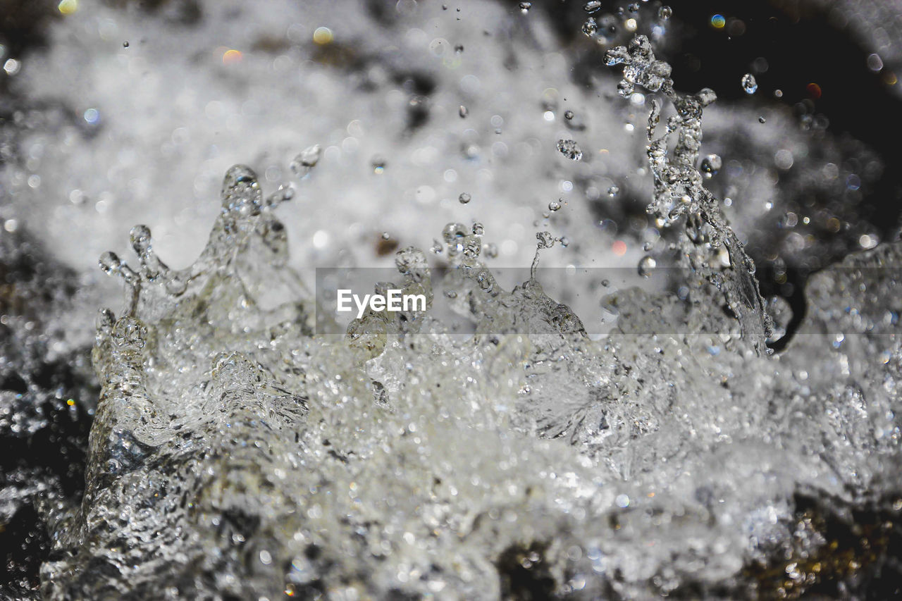 FULL FRAME SHOT OF WET ICE SPLASHING