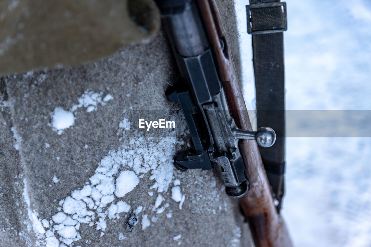 HIGH ANGLE VIEW OF SNOW ON GROUND