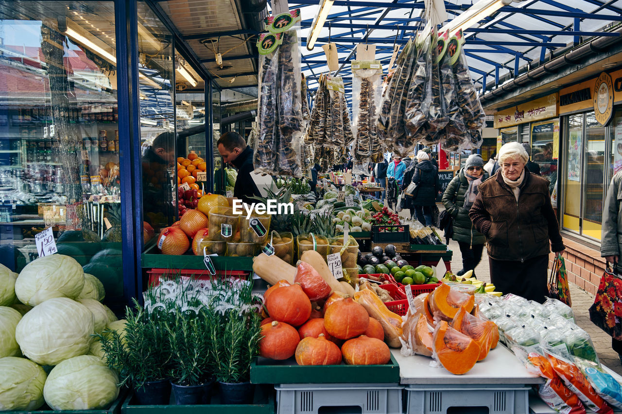 VARIOUS FRUITS FOR SALE IN MARKET