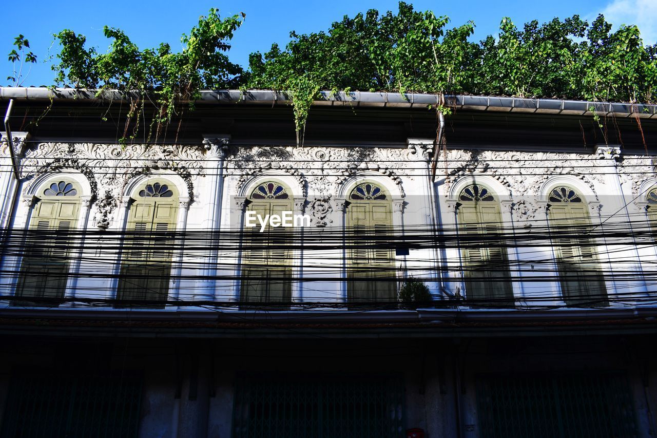 LOW ANGLE VIEW OF HISTORICAL BUILDING AGAINST SKY