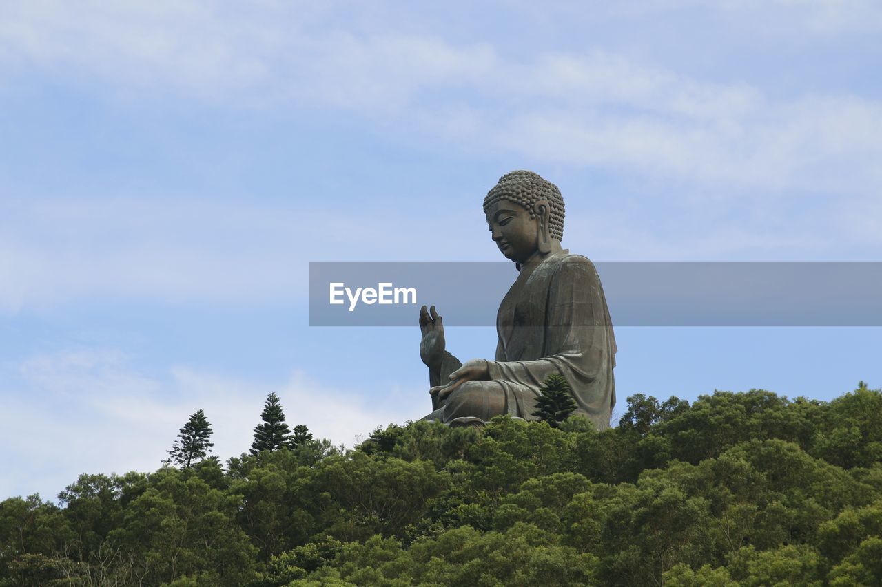 LOW ANGLE VIEW OF STATUES AGAINST SKY