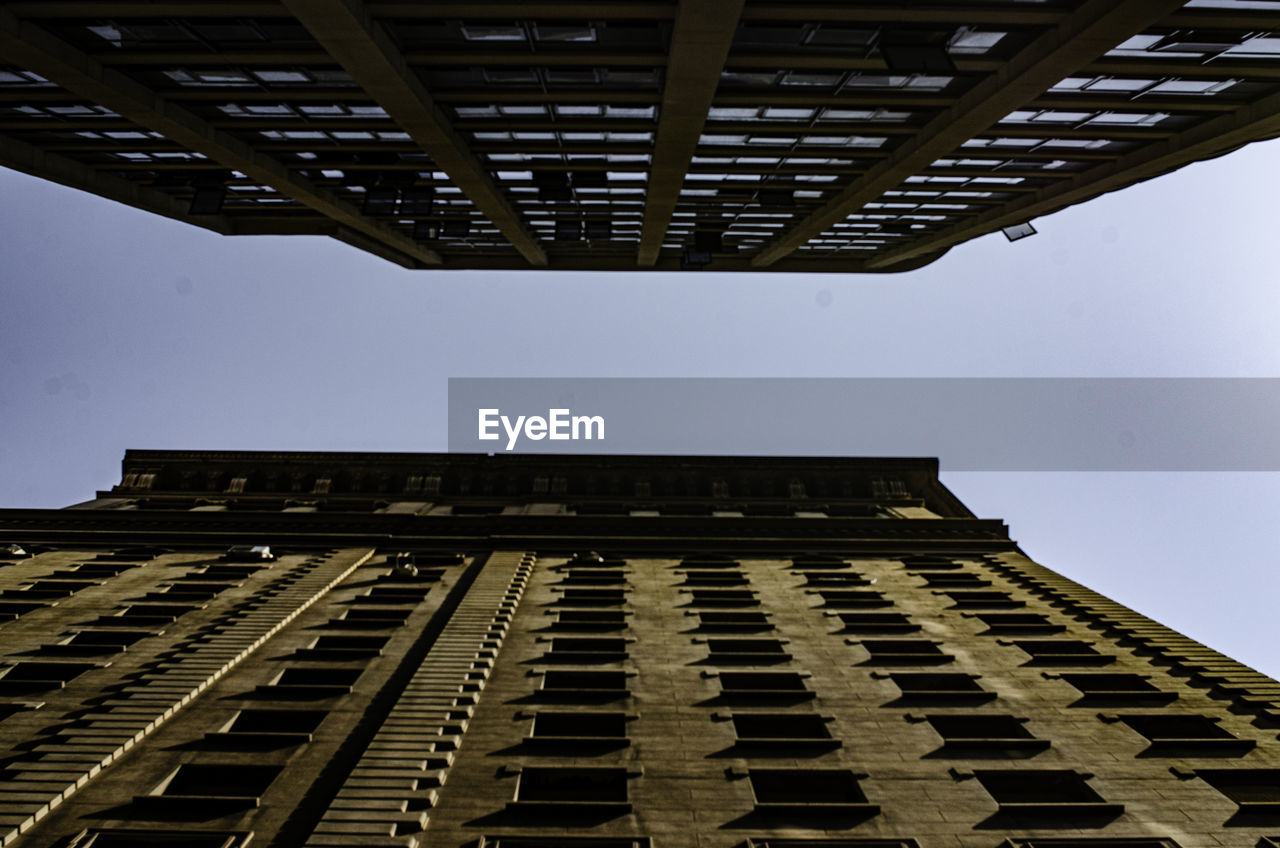 LOW ANGLE VIEW OF BUILDING AGAINST CLEAR SKY