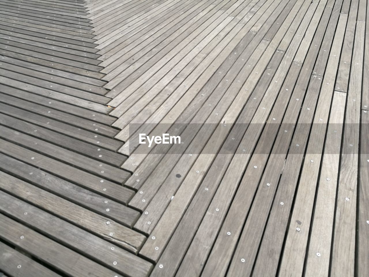 HIGH ANGLE VIEW OF WOODEN PLANKS