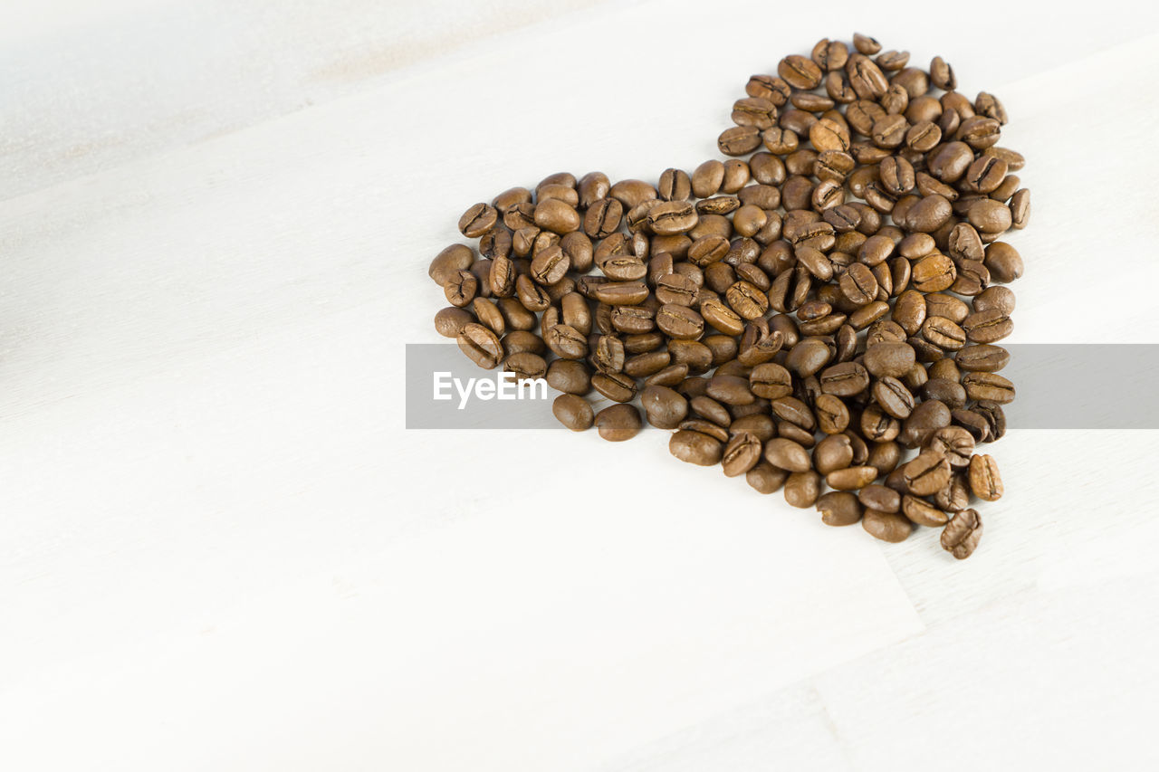 HIGH ANGLE VIEW OF COFFEE BEANS