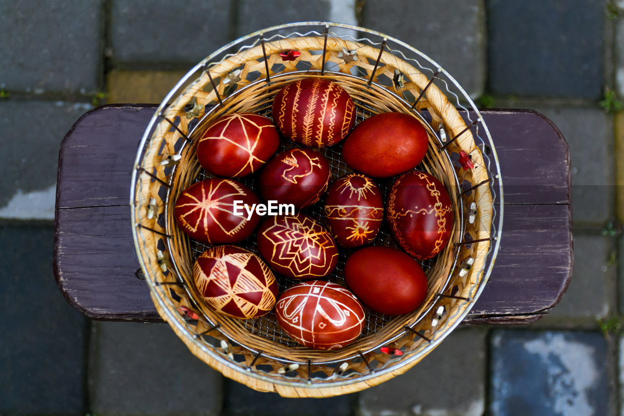 Basket of colored red eggs, easter holiday concept. modern painted easter eggs. nature background