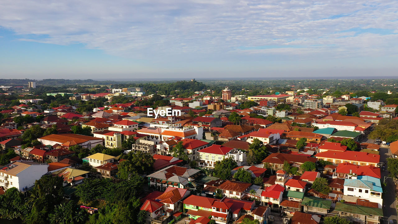 HIGH ANGLE VIEW OF BUILDINGS AGAINST SKY