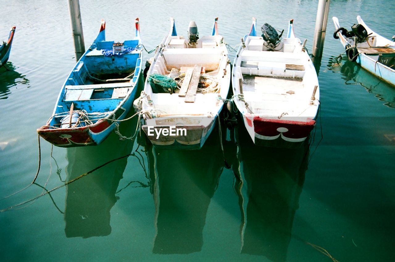 Empty boats moored on sea