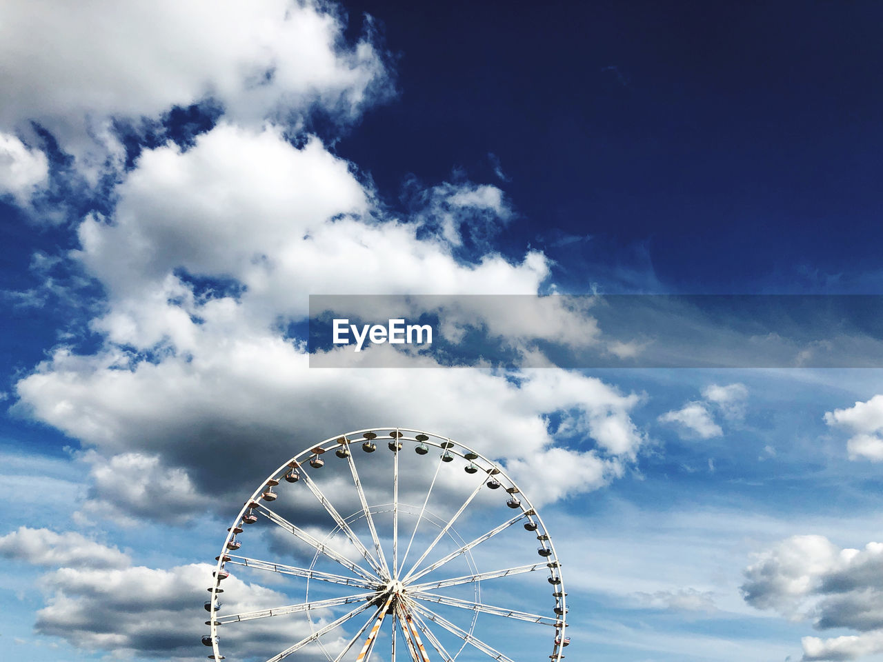 LOW ANGLE VIEW OF FERRIS WHEEL