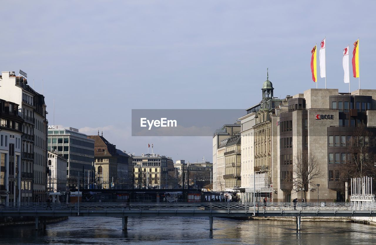 VIEW OF BUILDINGS IN CITY