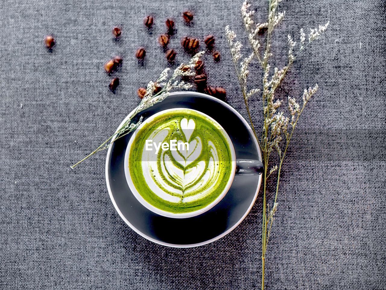 DIRECTLY ABOVE SHOT OF COFFEE CUP ON TABLE AGAINST WALL