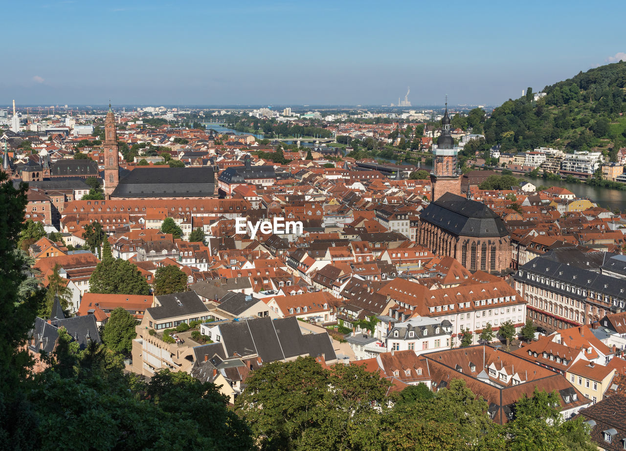 HIGH ANGLE SHOT OF TOWNSCAPE AGAINST SKY