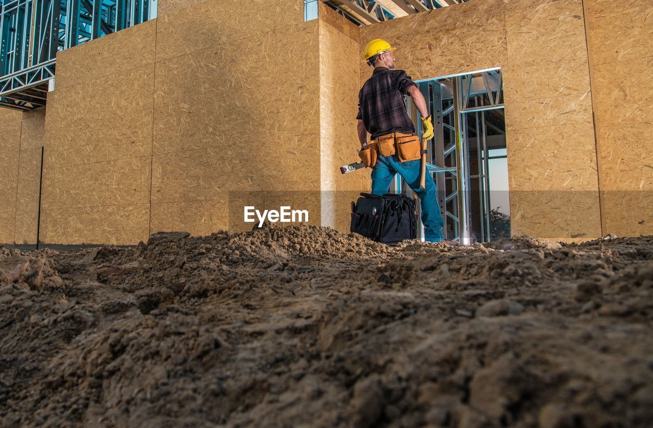 MAN WORKING ON CONSTRUCTION SITE