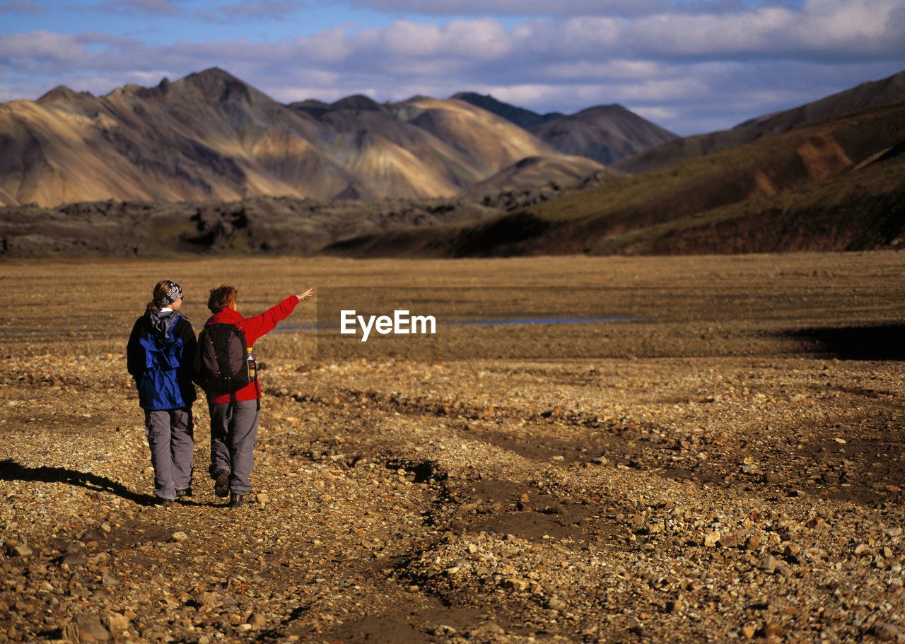 Two women expolring the landmannalaugar area