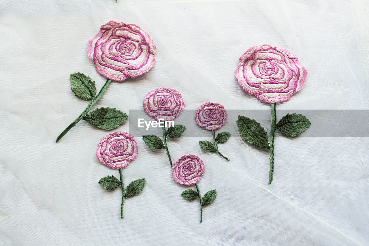 HIGH ANGLE VIEW OF BERRIES ON TABLE