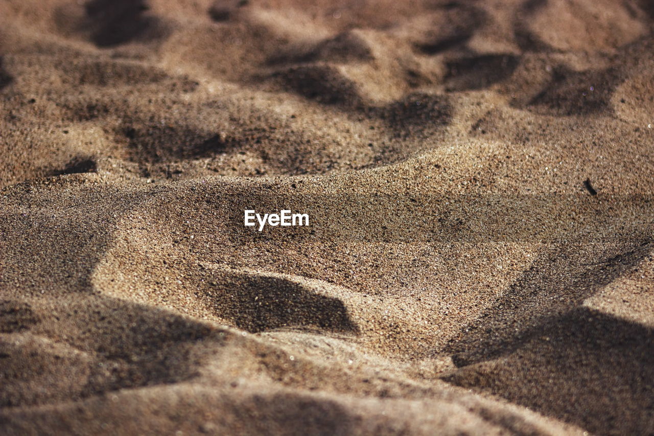 HIGH ANGLE VIEW OF SAND SHADOW ON BEACH