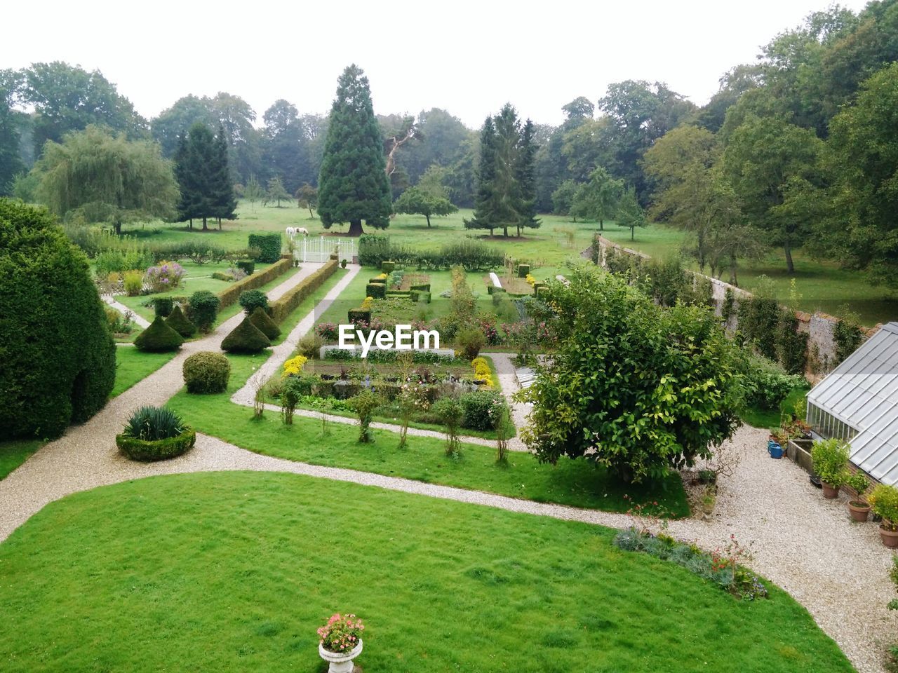 HIGH ANGLE VIEW OF GOLF COURSE