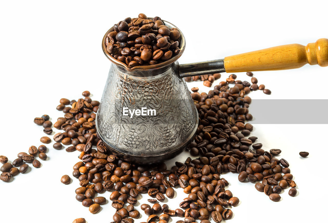 CLOSE-UP OF COFFEE BEANS