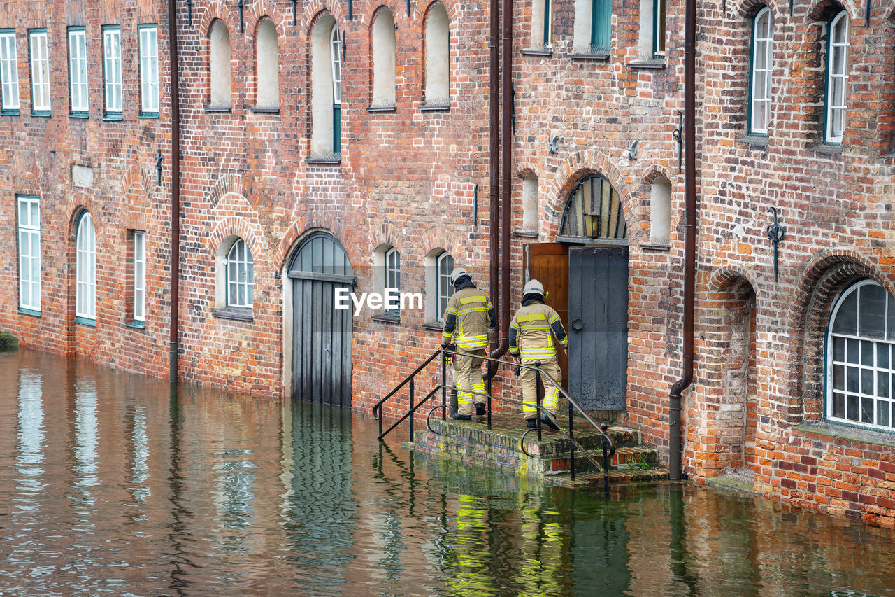 architecture, water, built structure, building exterior, waterway, canal, building, day, nautical vessel, nature, reflection, travel, waterfront, travel destinations, outdoors, history, window, tourism, town, transportation, city, arch, no people, the past, old