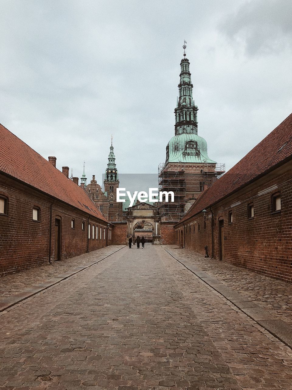 VIEW OF BUILDINGS IN CITY