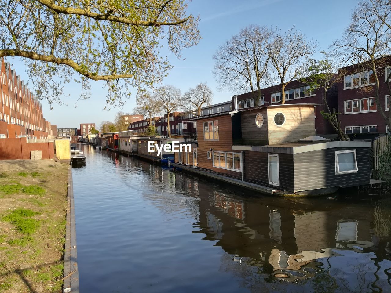 CANAL BY BUILDINGS AGAINST SKY