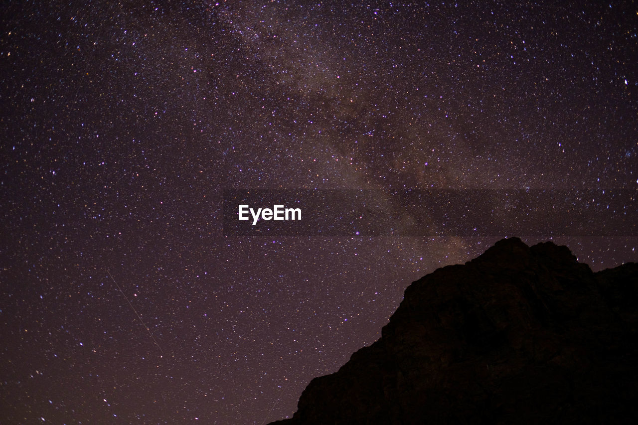 LOW ANGLE VIEW OF SILHOUETTE MOUNTAIN AGAINST SKY