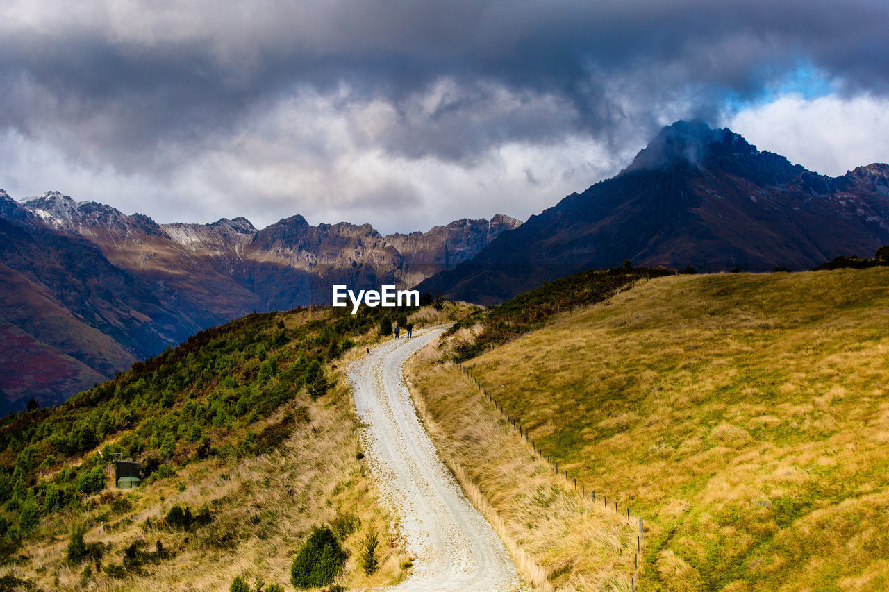 A quiet and silent walk through the dramatic landscapes in new zealand - queenstown, new zealand